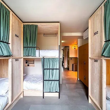 Albergue The Bee *