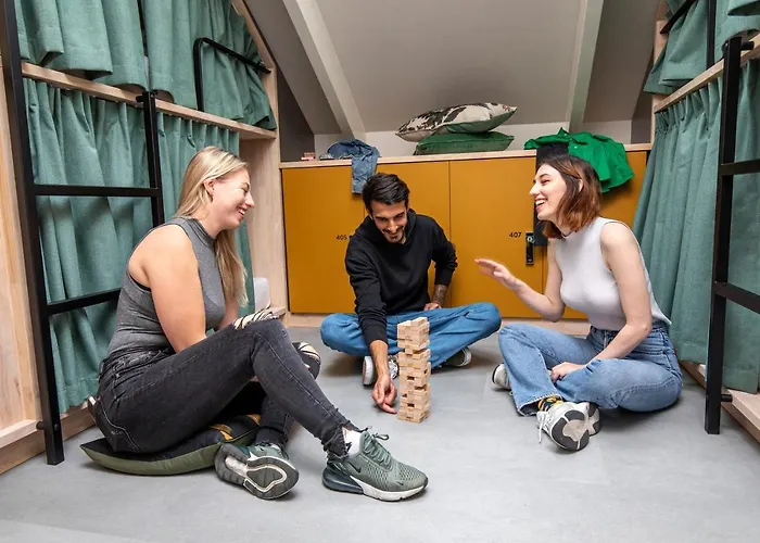 The Bee Хостел