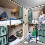 The Bee بيت شباب